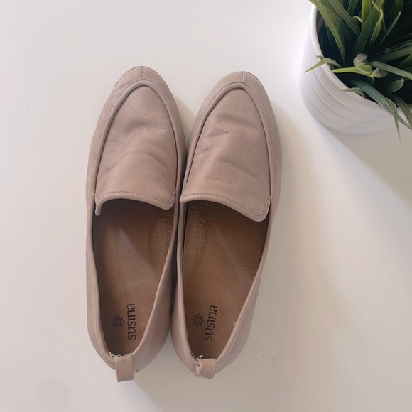 Susina Kellen Almond Toe Leather Loafers - Picture 1 of 6
